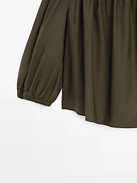 Voluminous boat neck top