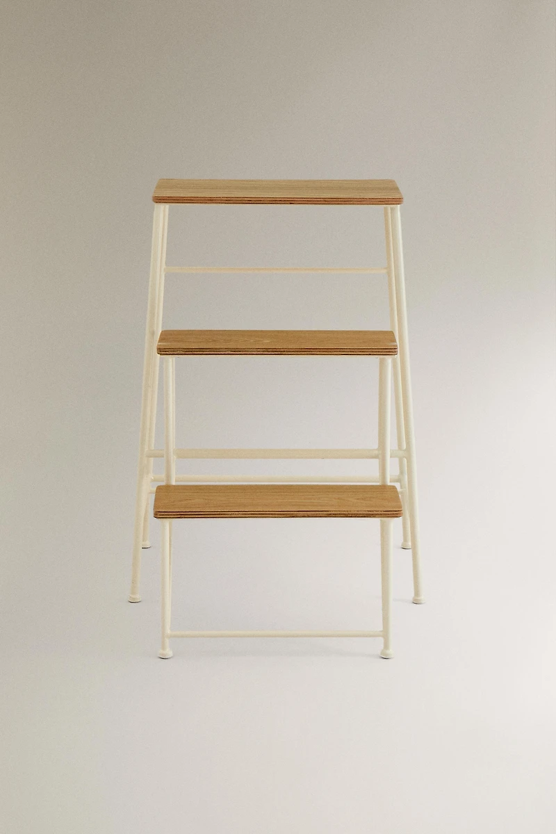 THREE-STEP LADDER STOOL