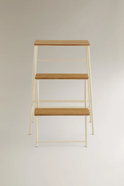 THREE-STEP LADDER STOOL