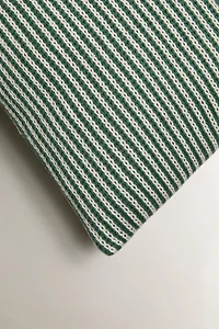 COUSSIN ENFANT BRODERIE LETTRE V