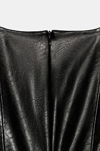 TOP MATIÈRE SYNTHÉTIQUE AVEC CEINTURE