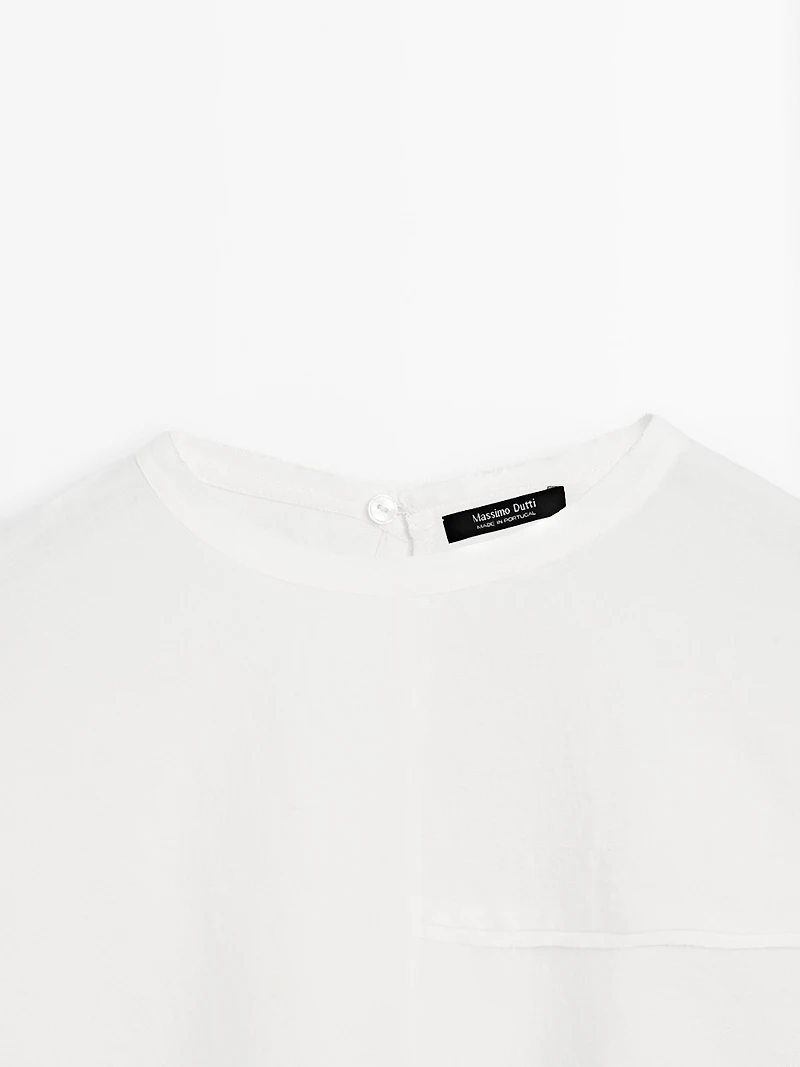 Short cape with seam details