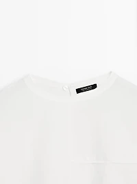 Short cape with seam details