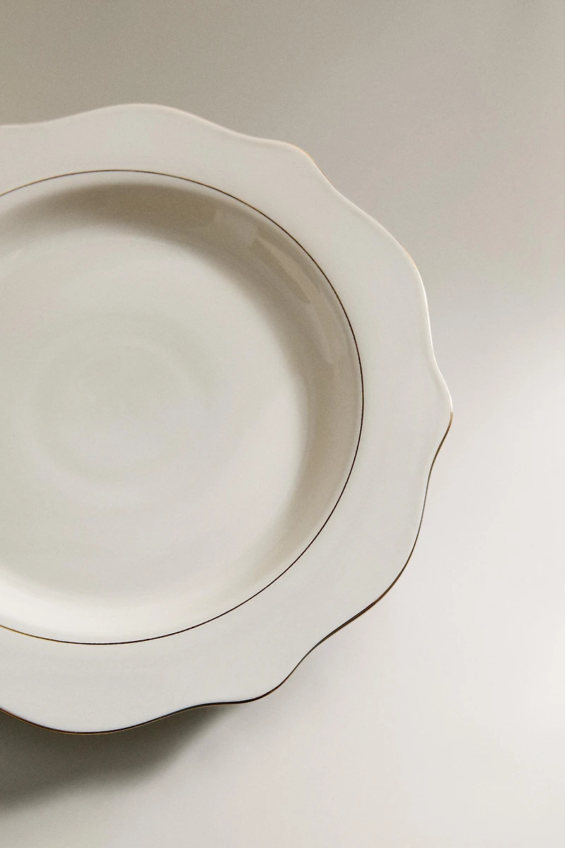 PORCELAIN DINNER PLATE WITH RIM DETAIL