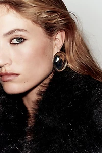 MANTEAU AVEC LAINE À REVERS EFFET FOURRURE ET CEINTURE