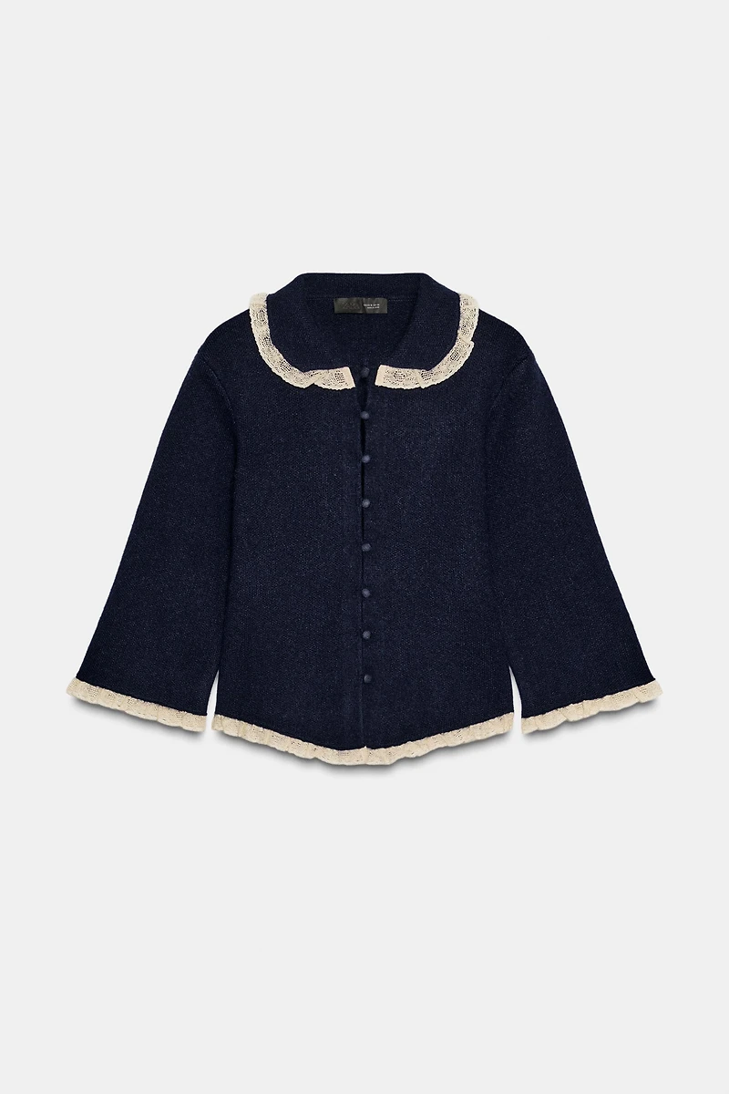 GILET EN MAILLE COL CLAUDINE AVEC DENTELLE