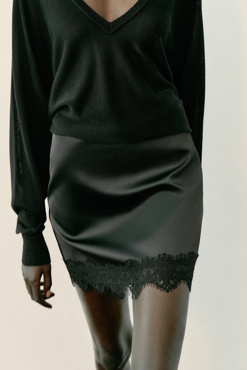 LACE HEM SKORT