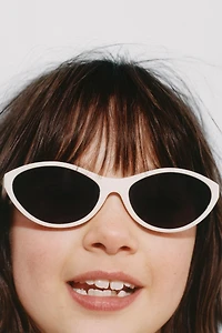 CAT EYE PLASTIC SUNGLASSES