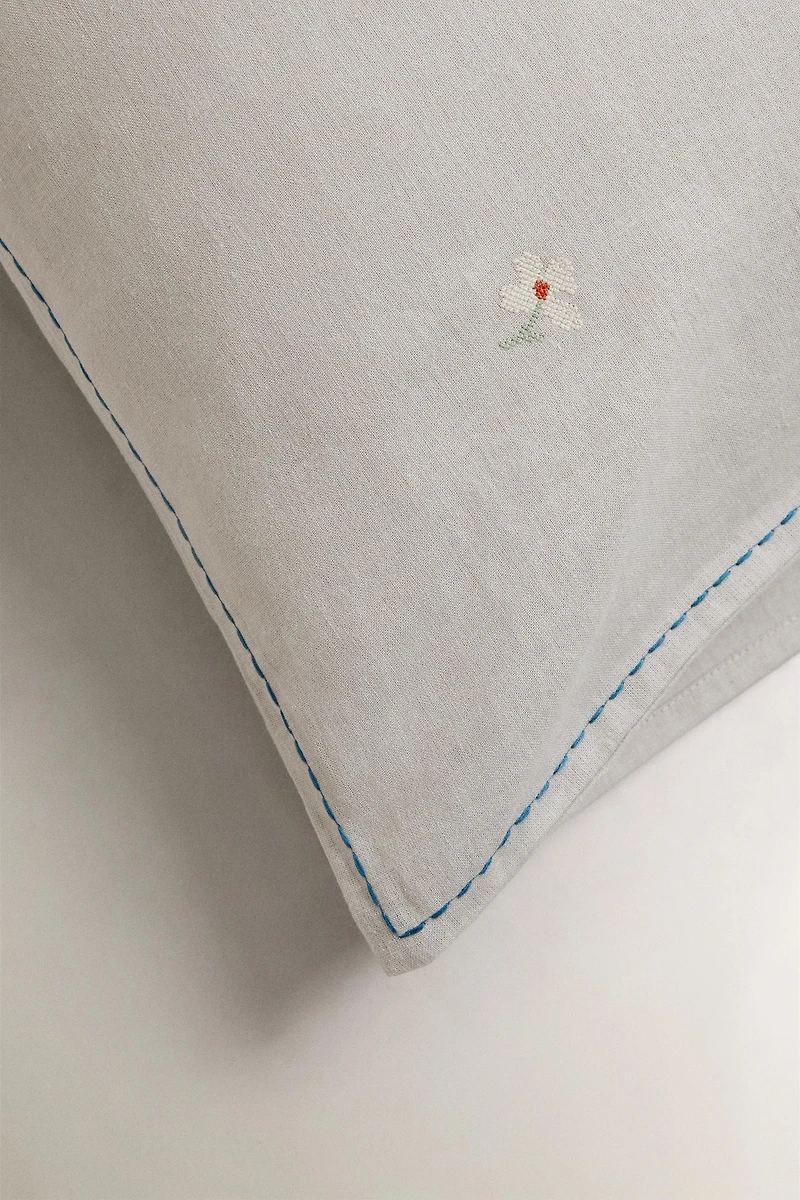 KIDS' FLORAL AND STRIPE PILLOWCASE