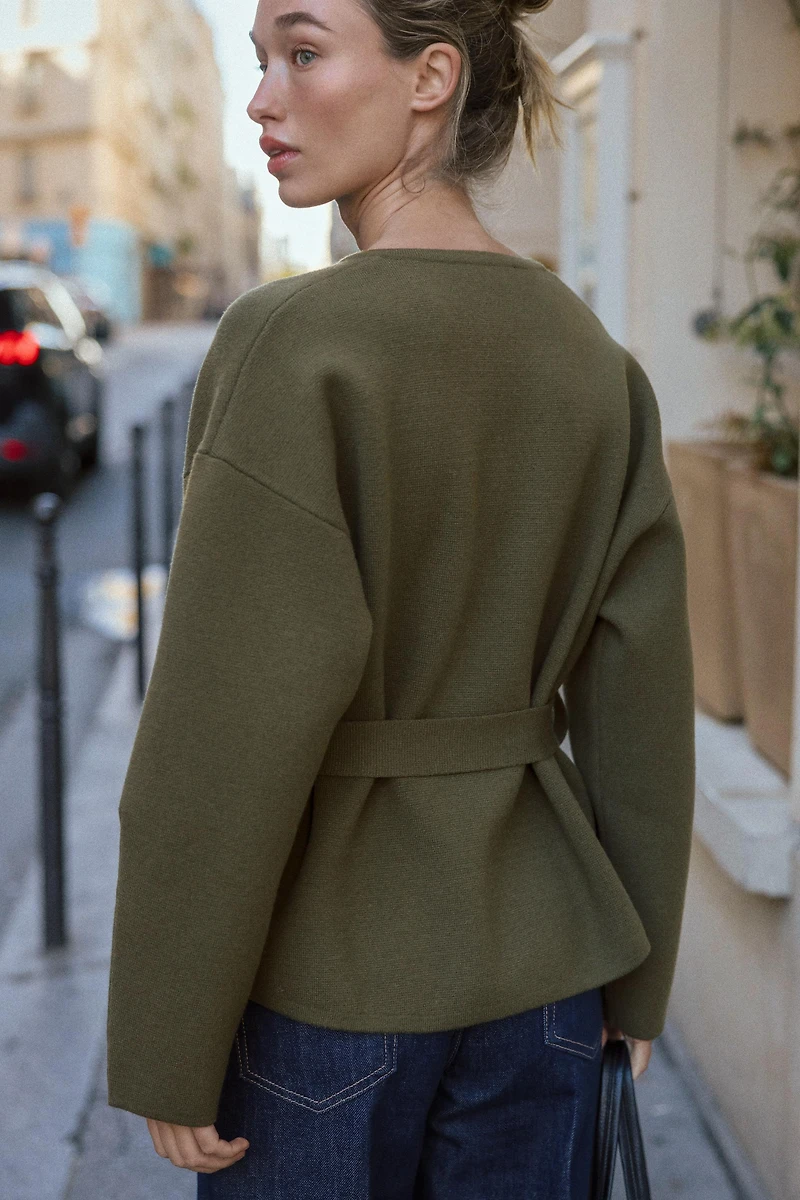 BELTED SHORT KNIT COAT