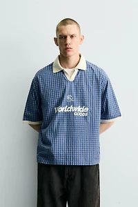 CHEMISE POLO COURTE COUPE TEXTE IMPRIMÉ