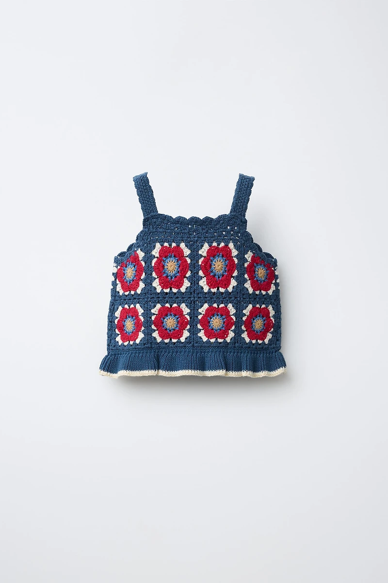 CROCHETED FLOWER KNIT TOP