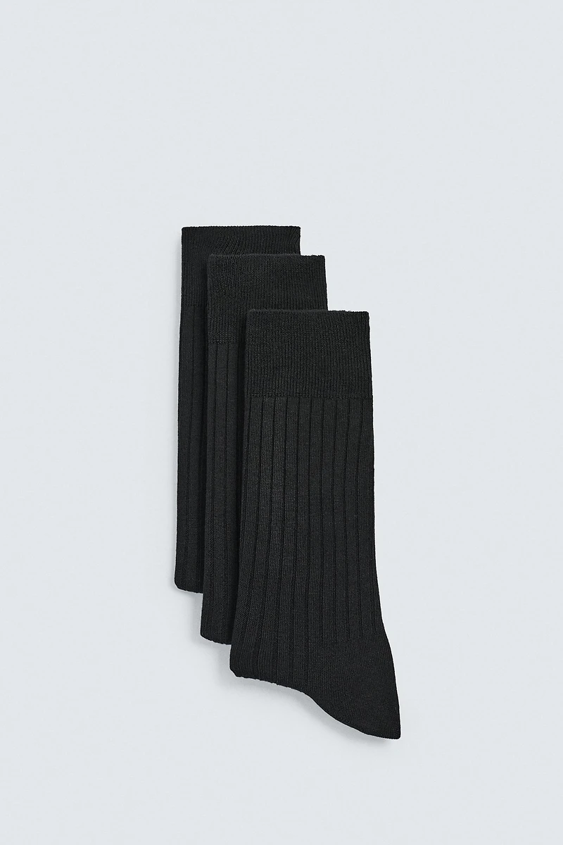 THREE-PACK OF RIBBED SOCKS