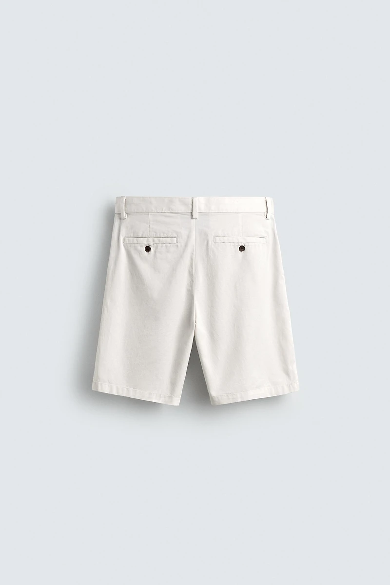 SHORT REGULAR FIT À PLIS