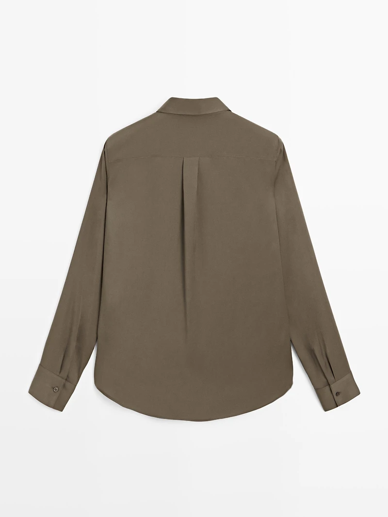 Flowing shirt with collar