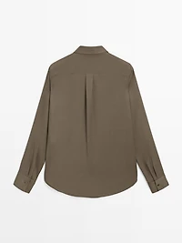 Flowing shirt with collar