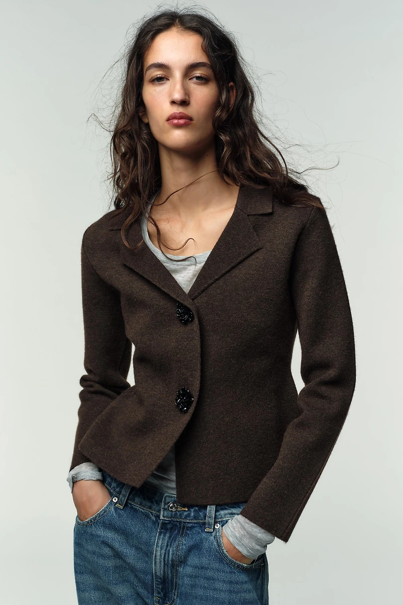 BLAZER EN MAILLE À BOUTON BIJOU