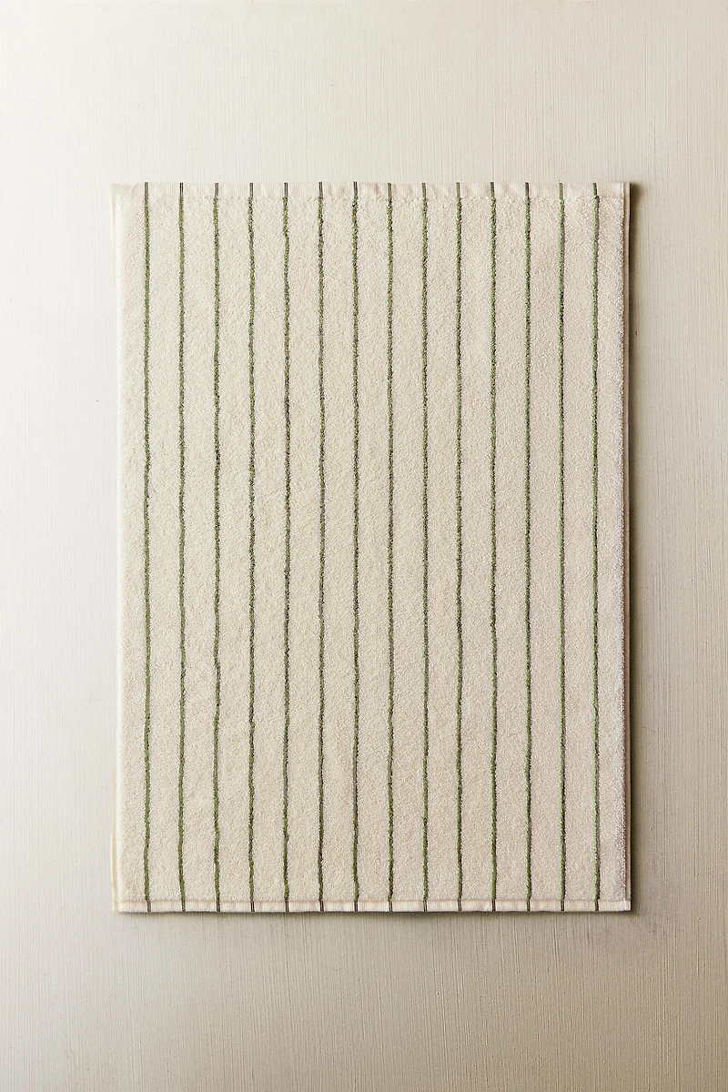 CONTRAST STRIPED BATH MAT