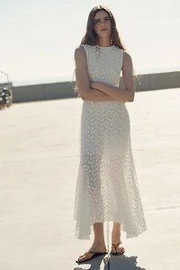 ROBE LONGUE EN DENTELLE