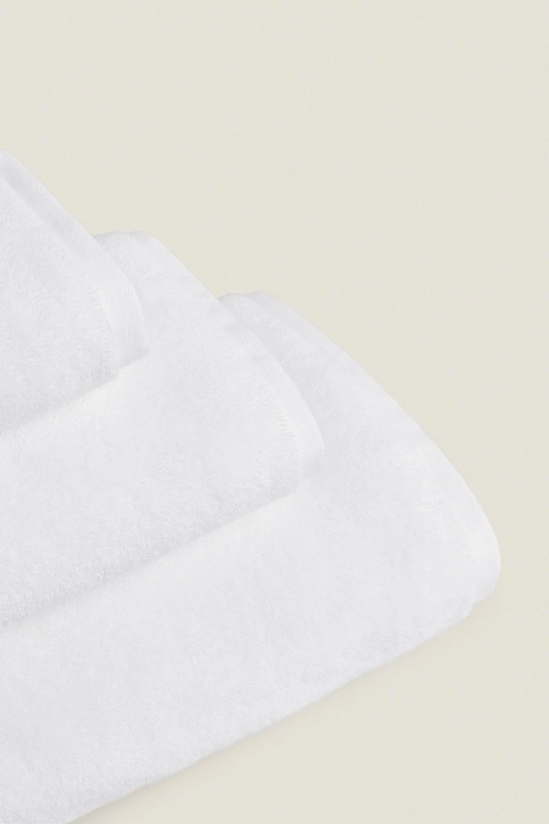 EXTRA SOFT COTTON BATH TOWEL (700 GXM²)