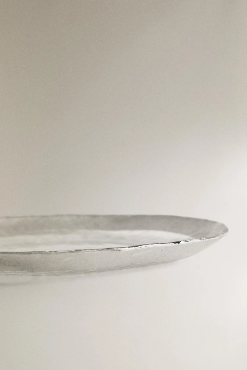 EMBOSSED GLASS DESSERT PLATE WITH SILVER RIM