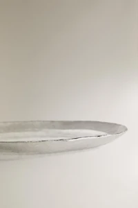 EMBOSSED GLASS DESSERT PLATE WITH SILVER RIM