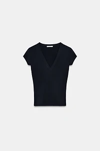 V-NECK T-SHIRT