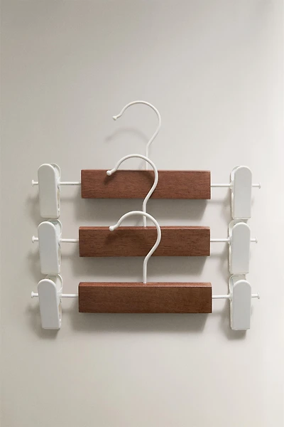 KIDS’ WOODEN CLIP HANGERS (SET OF 3)