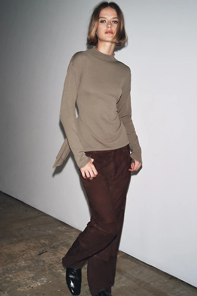 KNOTTED BACK KNIT TOP