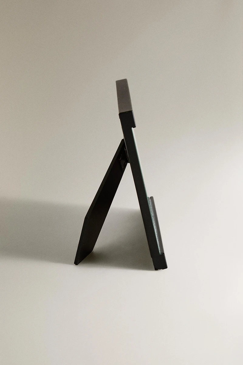 BLACK METAL PHOTO FRAME