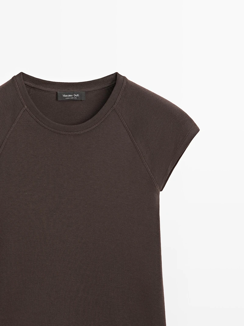 Cotton T-shirt with short raglan sleeves