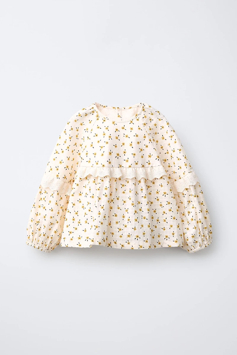 FLORAL LACE RUFFLE BLOUSE