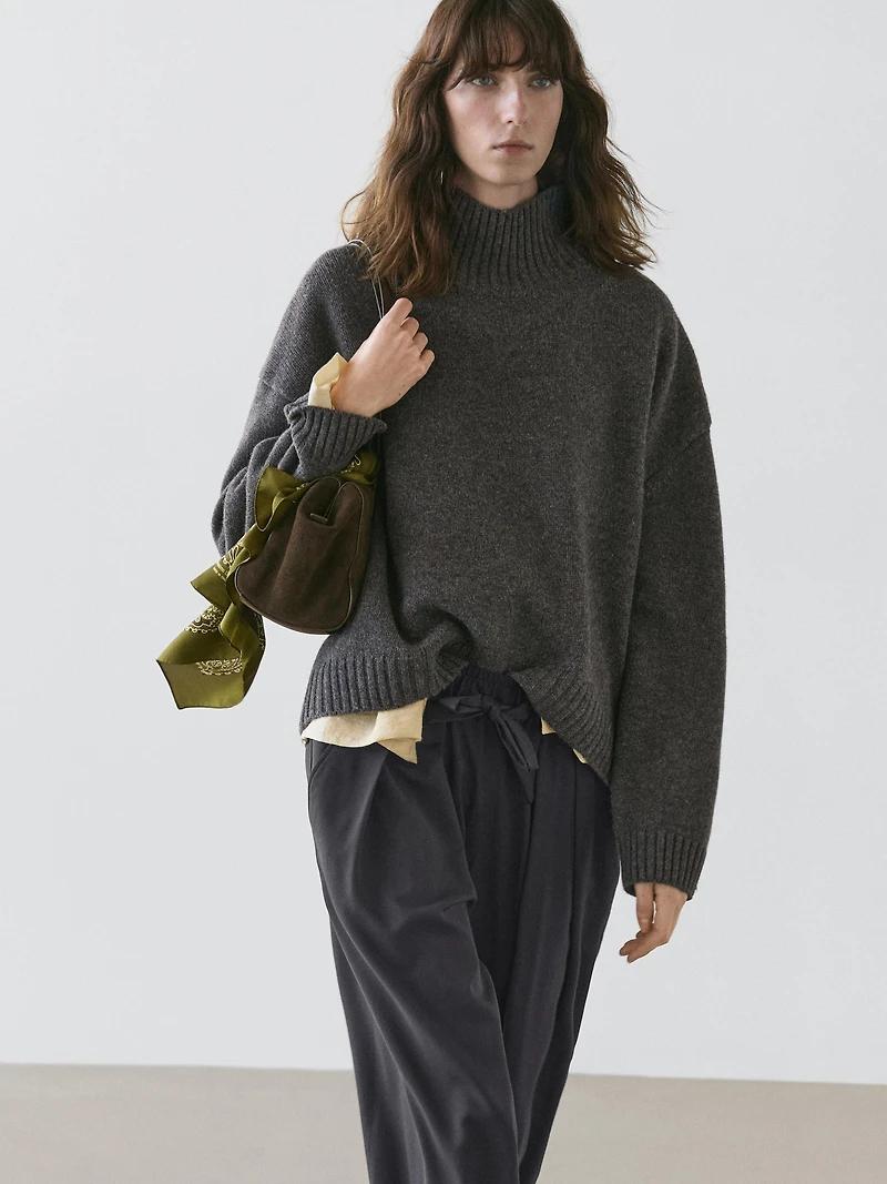 Knit 100% wool turtleneck sweater