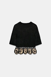 TOP EN MAILLE STRUCTURÉE À FLEURS