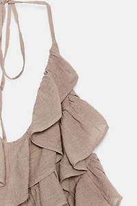 ROBE COURTE EN GAZE AVEC ENCOLURE AMÉRICAINE À VOLANTS