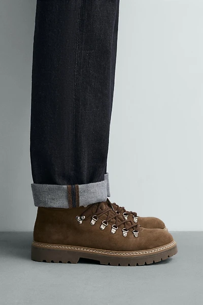 BOTTES EN CUIR À SEMELLES ÉPAISSES