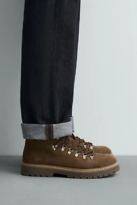 BOTTES EN CUIR À SEMELLES ÉPAISSES