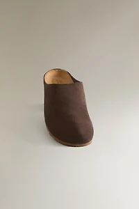 MINIMALIST LEATHER CLOGS
