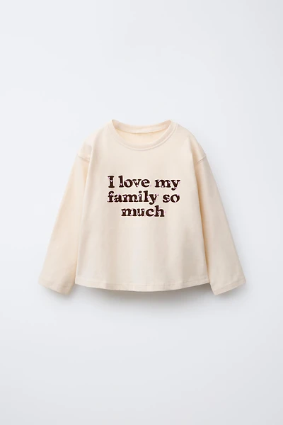 T-SHIRT AVEC INSCRIPTION FLOQUÉE