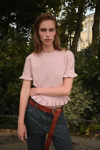 RUFFLED SHORT SLEEVE KNIT SWEATER