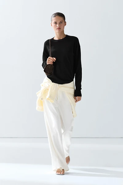 Fine knit round neck sweater