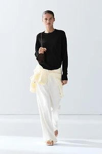 Fine knit round neck sweater