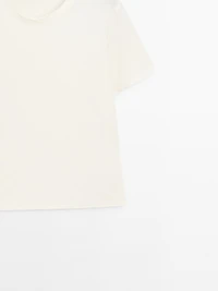 T-shirt with frayed collar