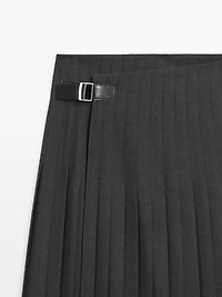 Pleated midi skirt with appliqué