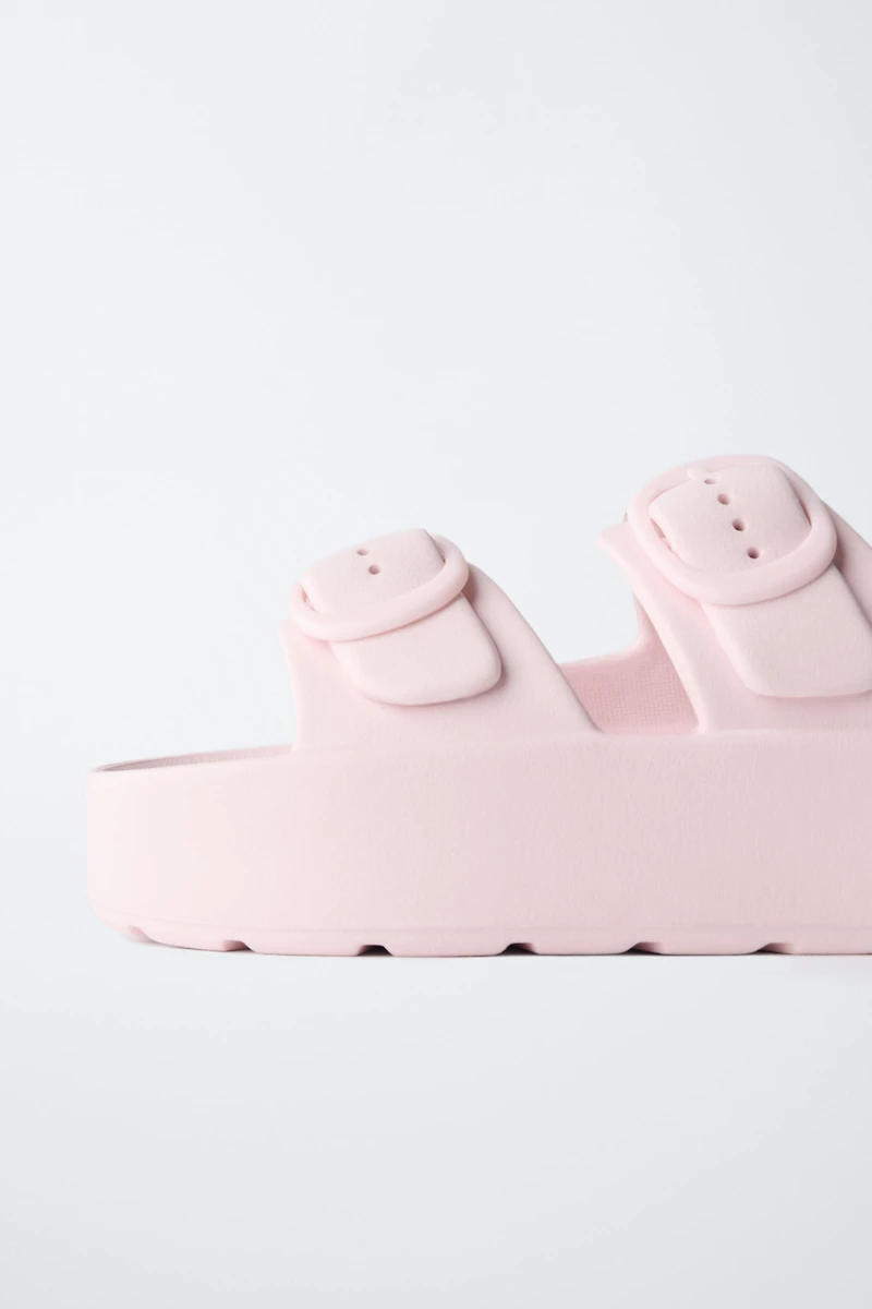 RUBBERIZED BUCKLED SANDALS