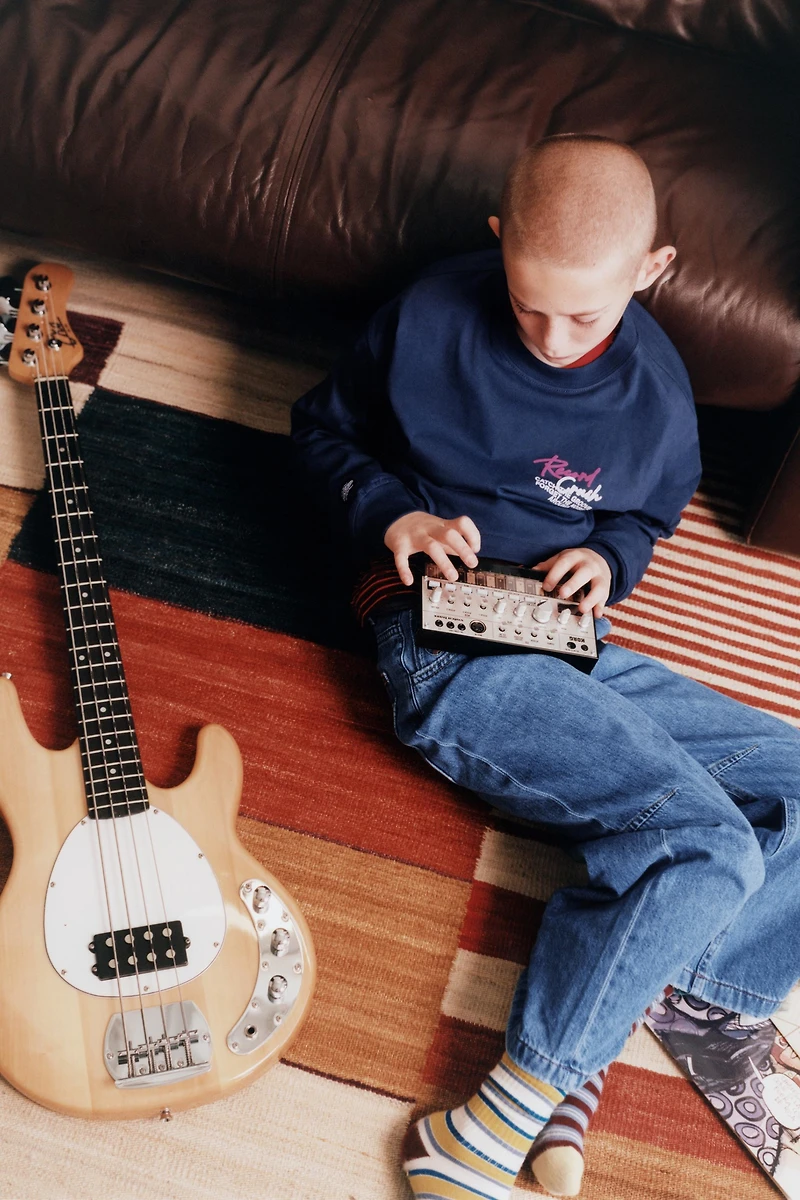 EMBOSSED PRINT T-SHIRT