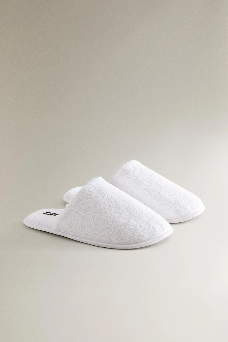 CHAUSSONS SERVIETTE DE BAIN