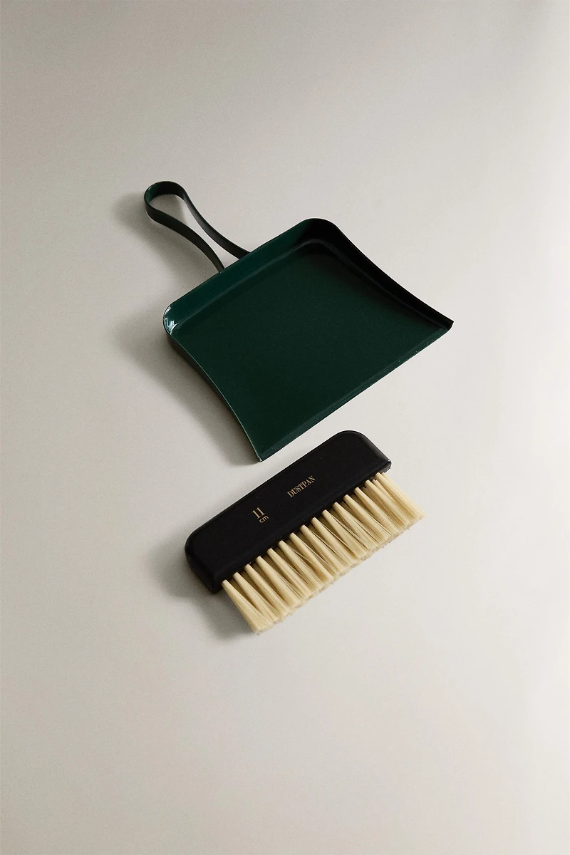 BRUSH AND DUSTPAN SET