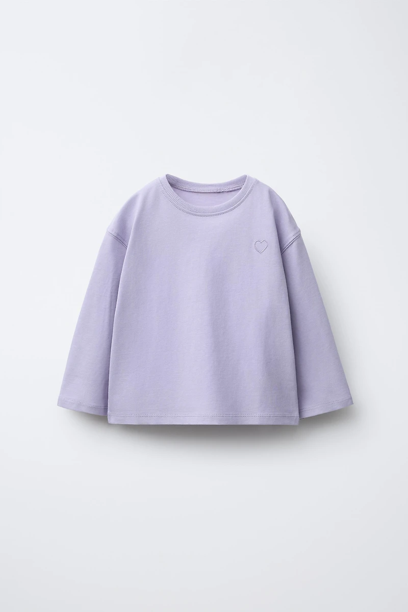 BASIC EMBROIDERED HEART T-SHIRT