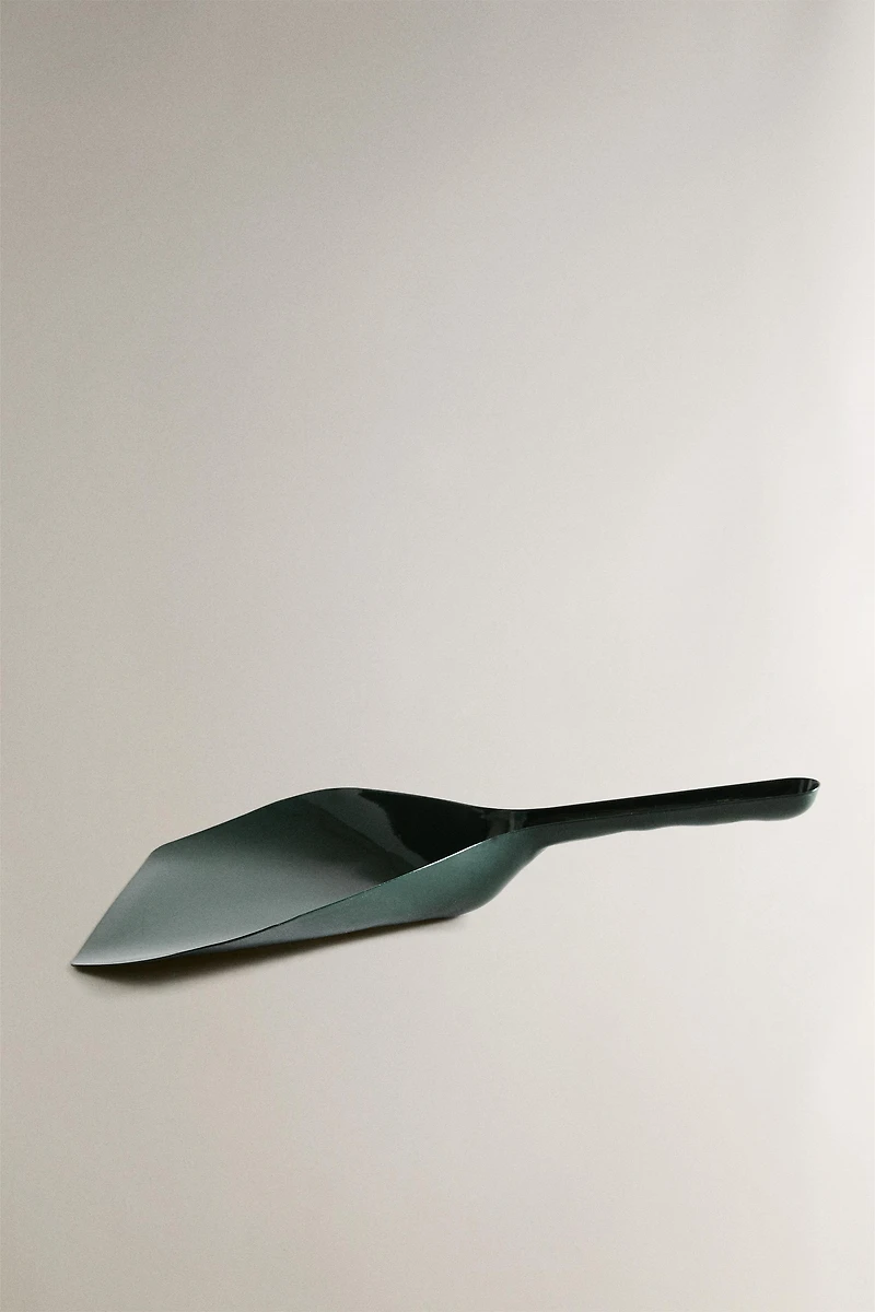 BRUSH AND DUSTPAN SET